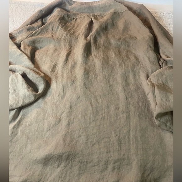 Ann Taylor LOFT, Size Small Sheer Linen Button-up, Tab Sleeves with Pockets Top - Picture 3 of 8